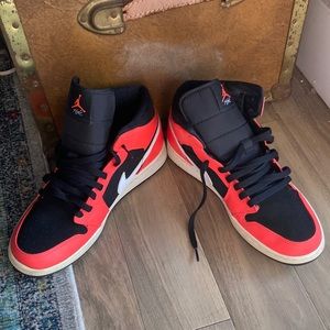 Jordan 1 Mid | black / white / Infrared 23 | used